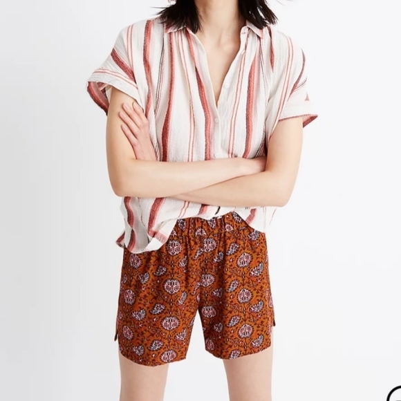 Madewell Pants - Madewell Drapey pull-on paisley shorts Size XS E 158